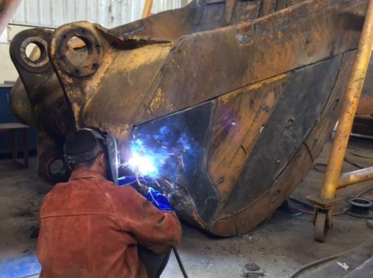 Repair Bucket Excavator di Samarinda
