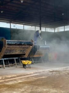 Proses Sand Blasting Pontoon SWL 20 Ton